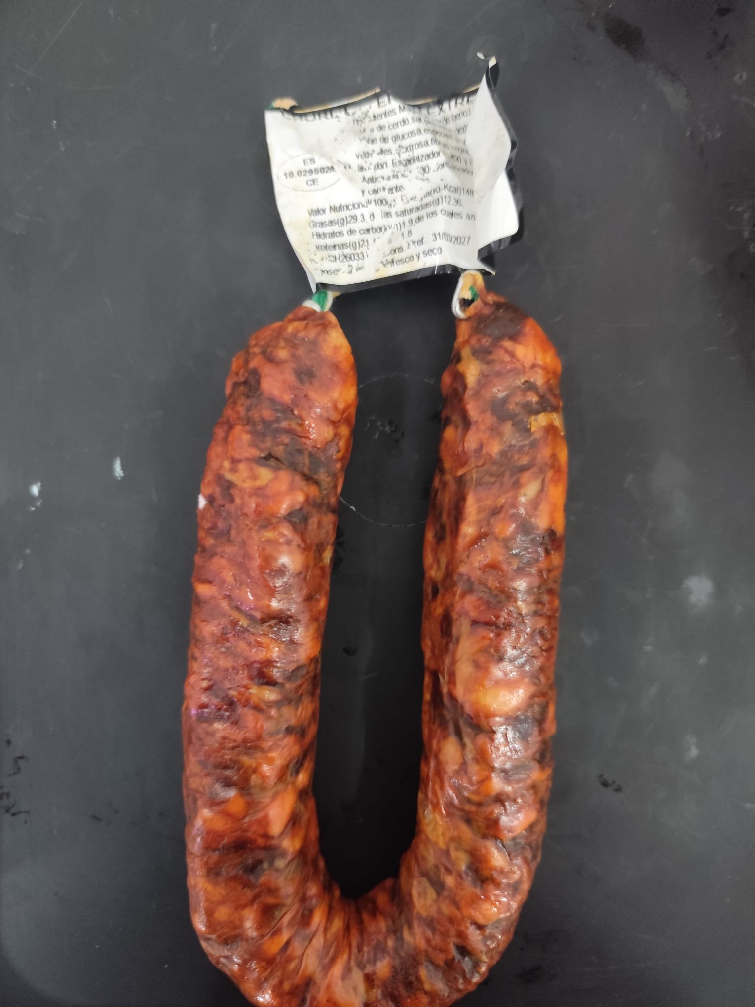 Chorizo extremeño en herradura, curado artesanalmente y atado con cordel