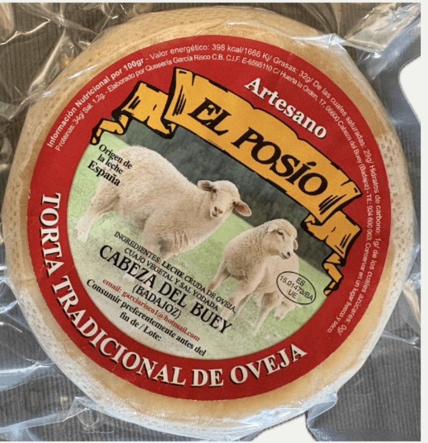 Torta tradicional de oveja, queso artesano de leche cruda de oveja con etiqueta roja, envasado